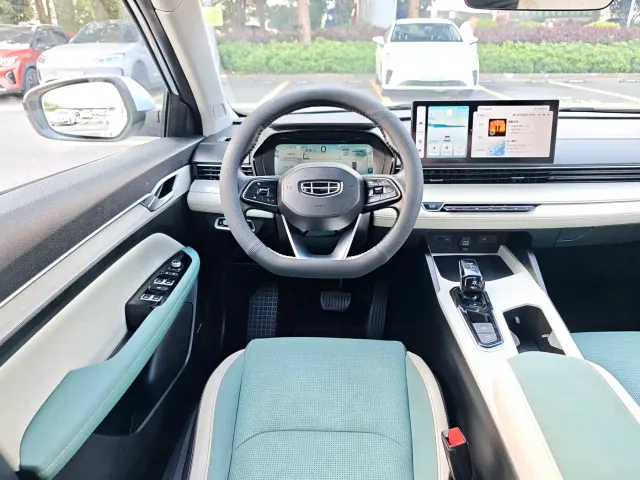 Geely Emgrand L — Фото автомобиля 9