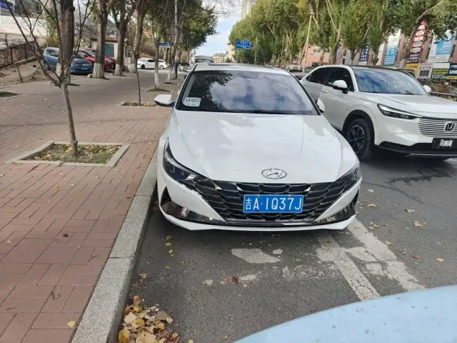 Hyundai Elantra — Фото автомобиля 2