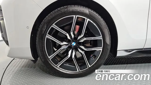 BMW 7-Series 7 серия (G70) 740i sDrive M Sport — Фото автомобиля 5
