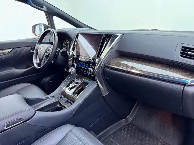 Toyota Vellfire — Фото автомобиля 8