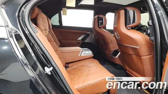 BMW 7-Series 7 серия (G70) 740i xDrive M Sport — Фото автомобиля 9
