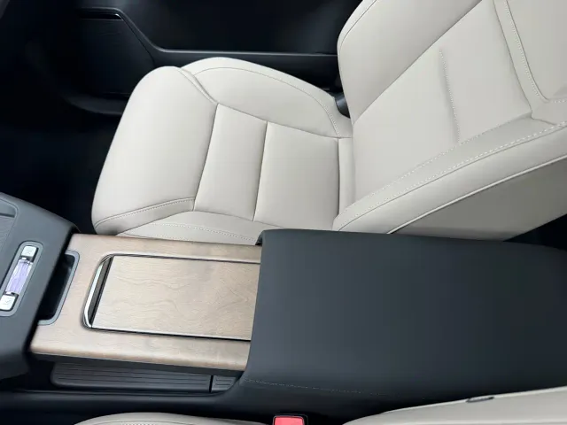 Volvo XC70 Plug-in Hybrid — Фото автомобиля 11