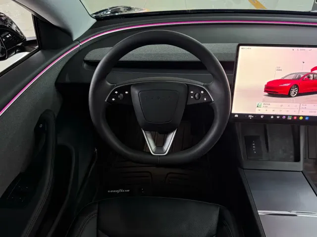 Tesla Model 3 — Фото автомобиля 9