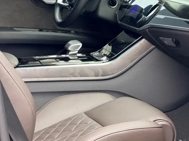 Audi A8 — Фото автомобиля 10