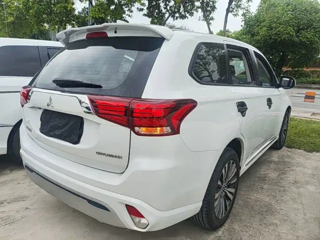 Mitsubishi Outlander — Фото автомобиля 6