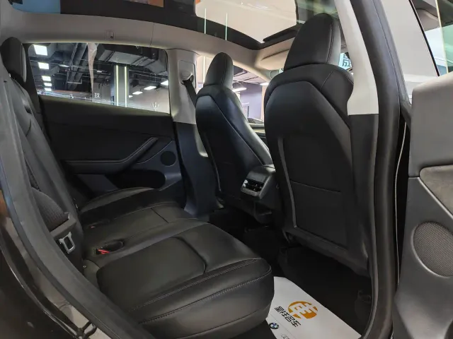 Tesla Model Y — Фото автомобиля 6