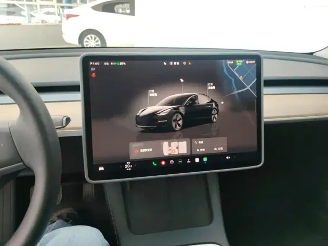 Tesla Model 3 — Фото автомобиля 13