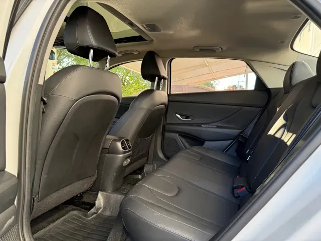 Hyundai Elantra — Фото автомобиля 10