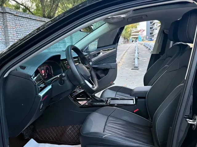Volkswagen Passat — Фото автомобиля 7