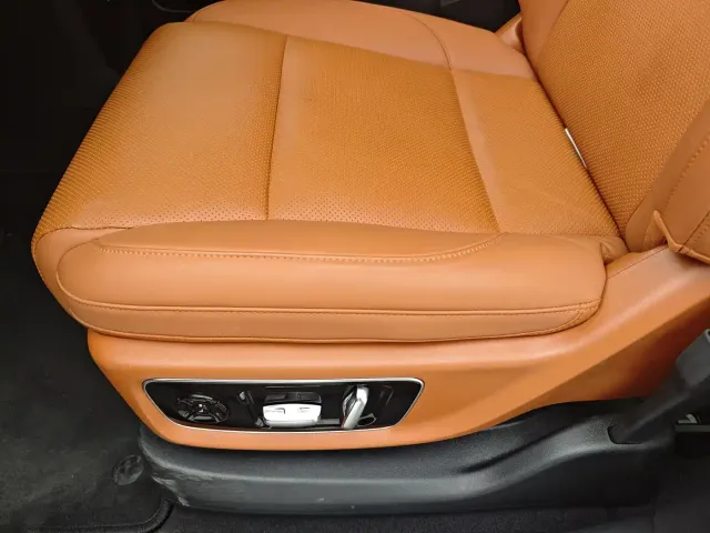 Li Auto L8 — Фото автомобиля 14