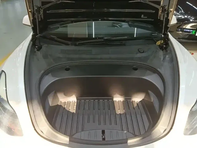 Tesla Model 3 — Фото автомобиля 19