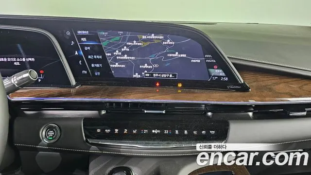 Cadillac Escalade — Фото автомобиля 14