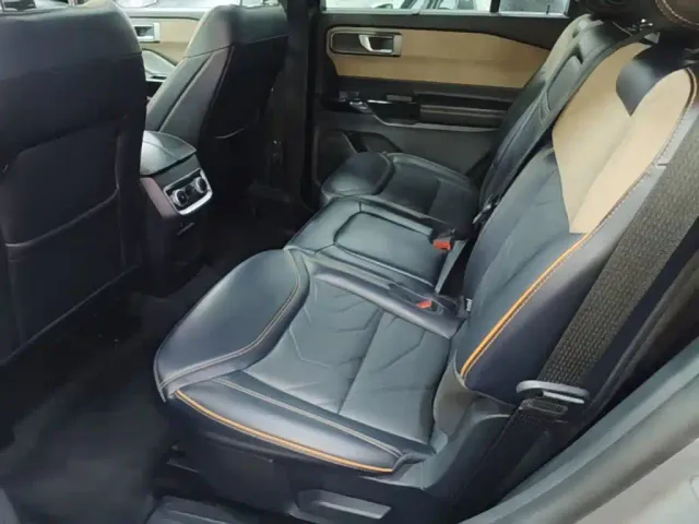 Ford Explorer — Фото автомобиля 16