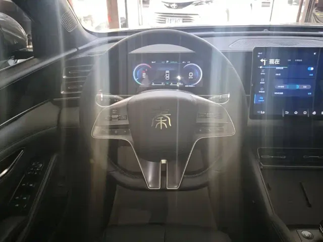 BYD Qin L — Фото автомобиля 10