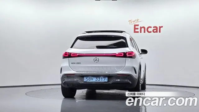 Mercedes-Benz EQA — Фото автомобиля 4