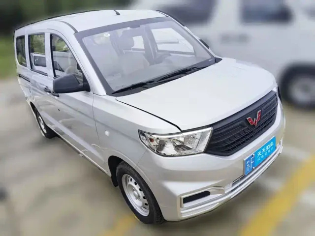 Wuling Hongguang V — Фото автомобиля 3