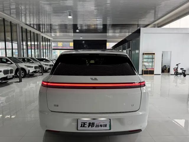 Li Auto L7 — Фото автомобиля 4
