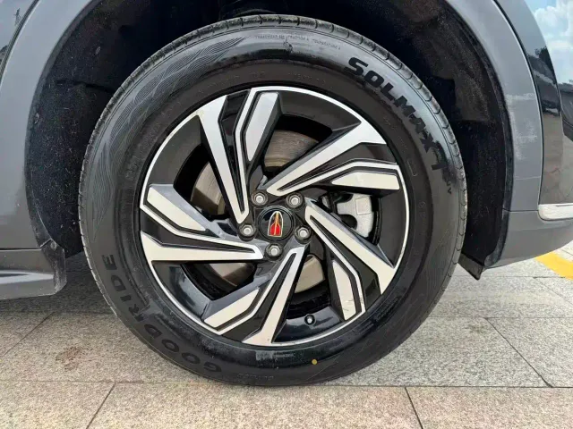 Hongqi HS5 — Фото автомобиля 9