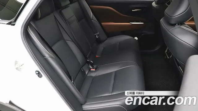 Toyota Crown — Фото автомобиля 16