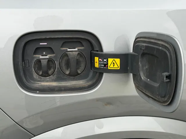 Li Auto L8 — Фото автомобиля 18