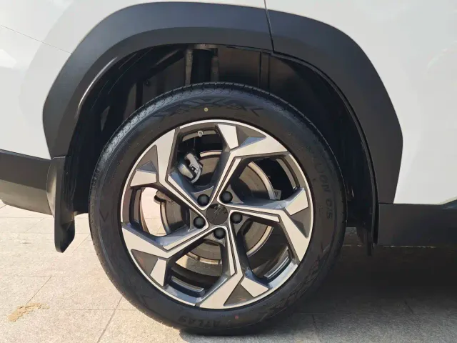 Geely Boyue L — Фото автомобиля 11