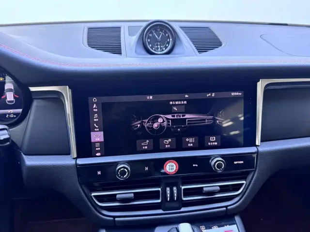 Porsche Macan — Фото автомобиля 16