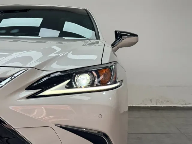 Lexus ES — Фото автомобиля 10