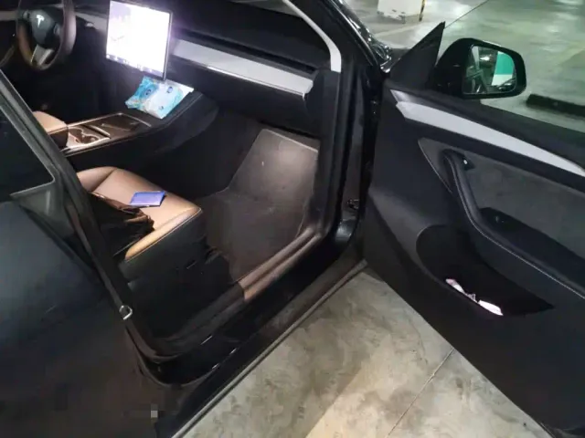 Tesla Model Y — Фото автомобиля 19