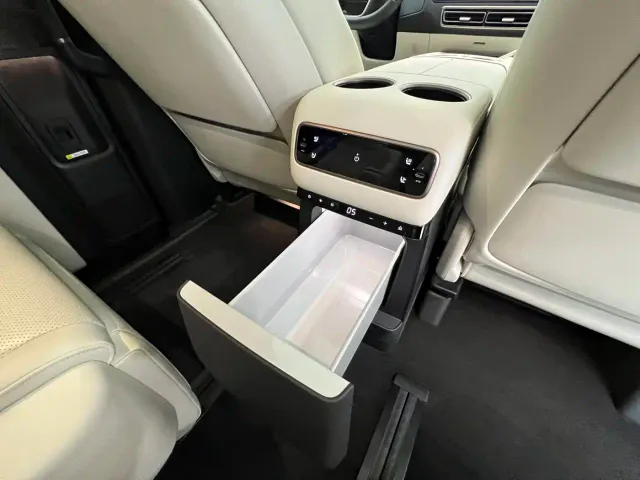 Li Auto MEGA — Фото автомобиля 13