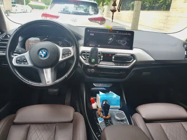 BMW iX3 — Фото автомобиля 12