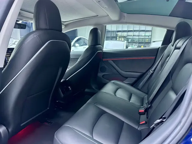 Tesla Model 3 — Фото автомобиля 6
