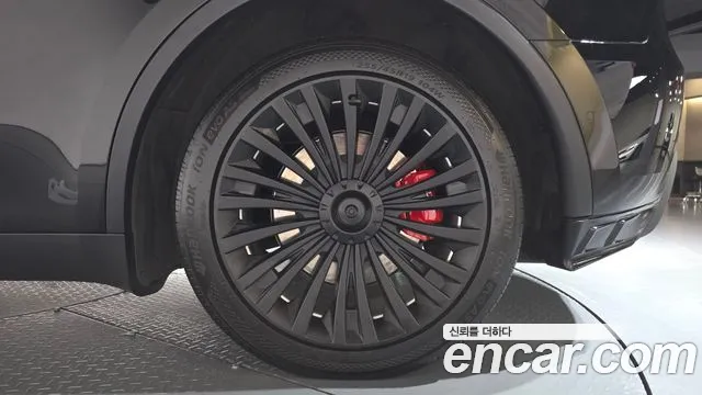 Tesla Model Y — Фото автомобиля 6
