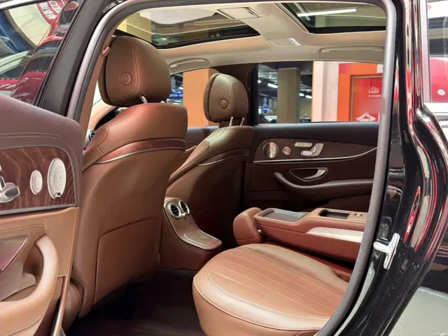 Mercedes-Benz E-Class — Фото автомобиля 10