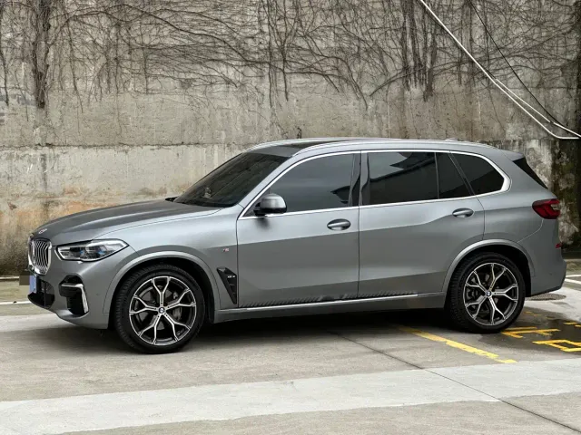 Фотография автомобиля — BMW X5