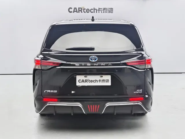 Toyota Sienna — Фото автомобиля 9