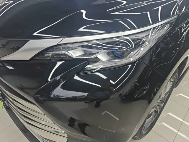 Toyota Sienna — Фото автомобиля 23