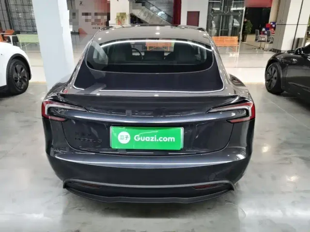 Tesla Model 3 — Фото автомобиля 5