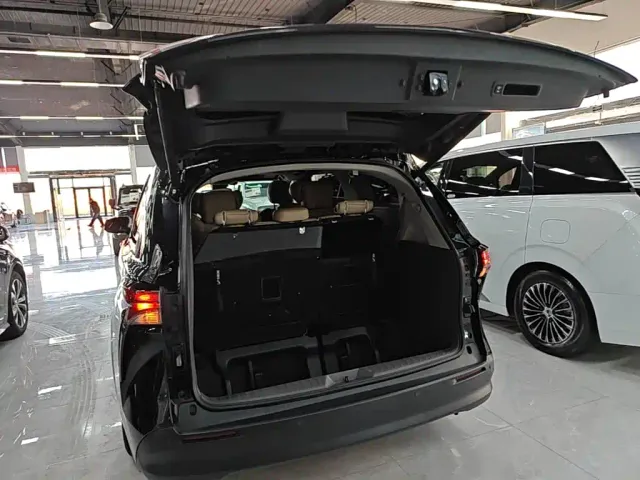 Toyota Sienna — Фото автомобиля 18