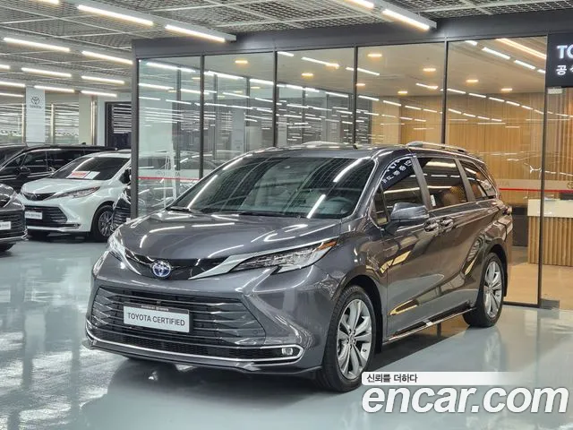 Фотография автомобиля — Toyota Sienna 4th Gen