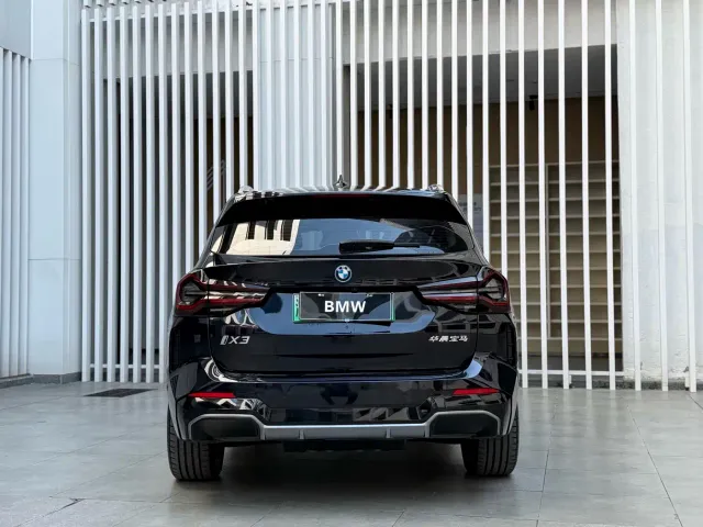 BMW iX3 — Фото автомобиля 12