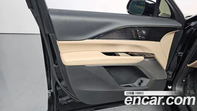 Cadillac Lyriq Lyriq Sport — Фото автомобиля 24
