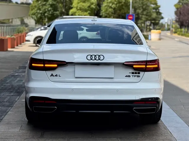 Audi A4L — Фото автомобиля 18