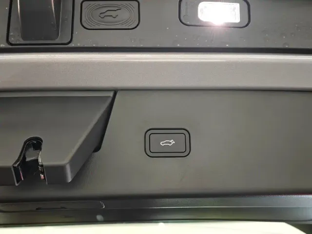 Volvo XC70 Plug-in Hybrid — Фото автомобиля 14