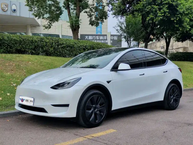 Фотография автомобиля — Tesla Model Y