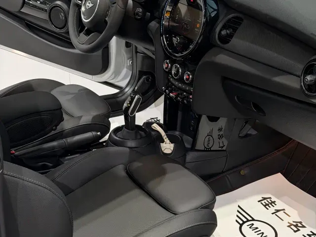 MINI Hatch — Фото автомобиля 14