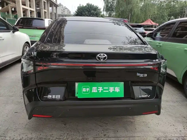 Toyota bZ3 — Фото автомобиля 3