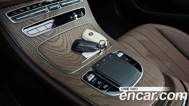Mercedes-Benz E-Class — Фото автомобиля 22