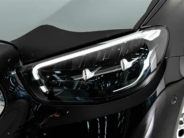 Mercedes-Benz E-Class — Фото автомобиля 4