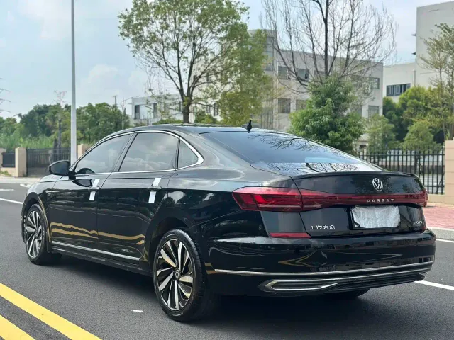 Volkswagen Passat — Фото автомобиля 7