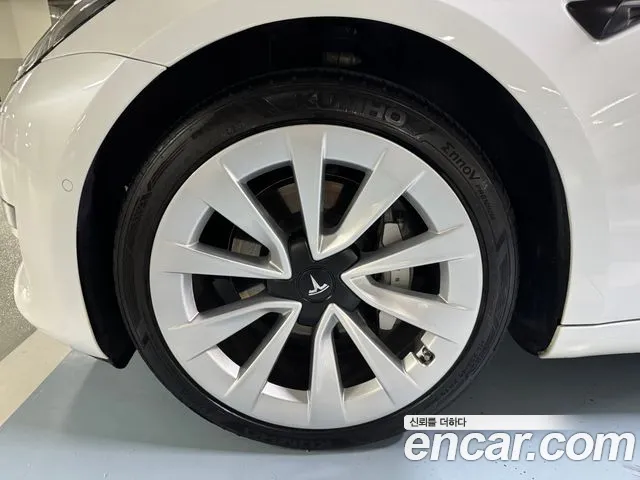 Tesla Model 3 — Фото автомобиля 3